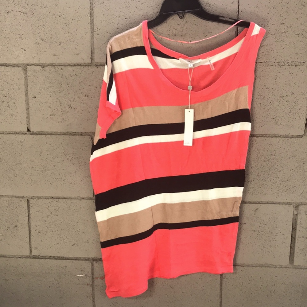 Cute spring colors top with a cute style
